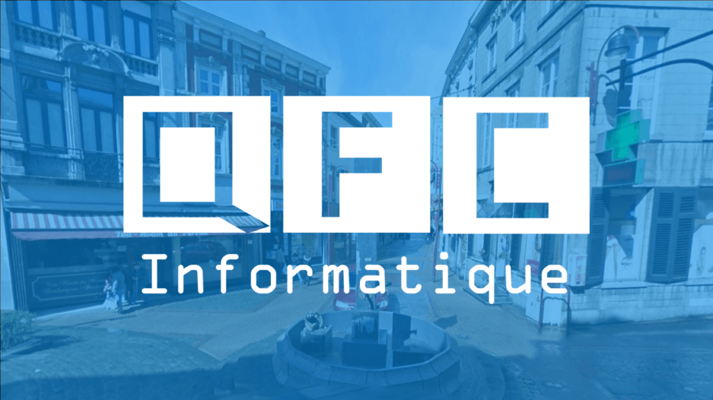 Logo de QFC Informatique superposé sur une image de Châtelet, avec la fontaine emblématique au centre-ville